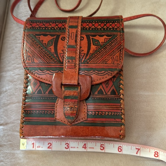 Vintage - Hand Painted Leather Hard Case Crossbody bag. Button Closure. - Picture 8 of 8